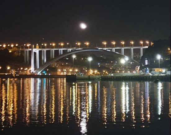 Douro-Brücke am Abend