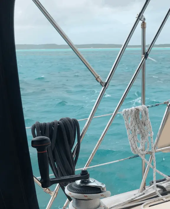 Blick über flaches Wasser